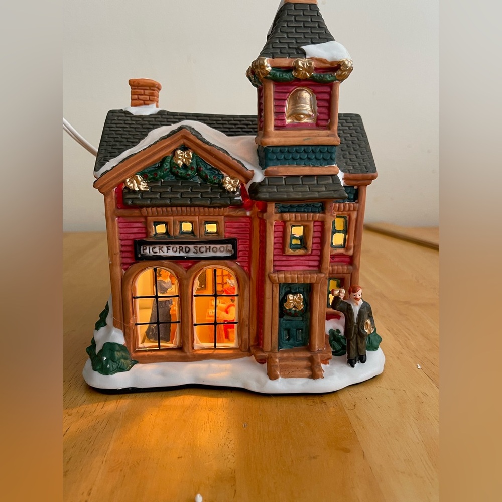 Vintage Trim A Home Pickford Home Lighted Ceramic Village House with Box